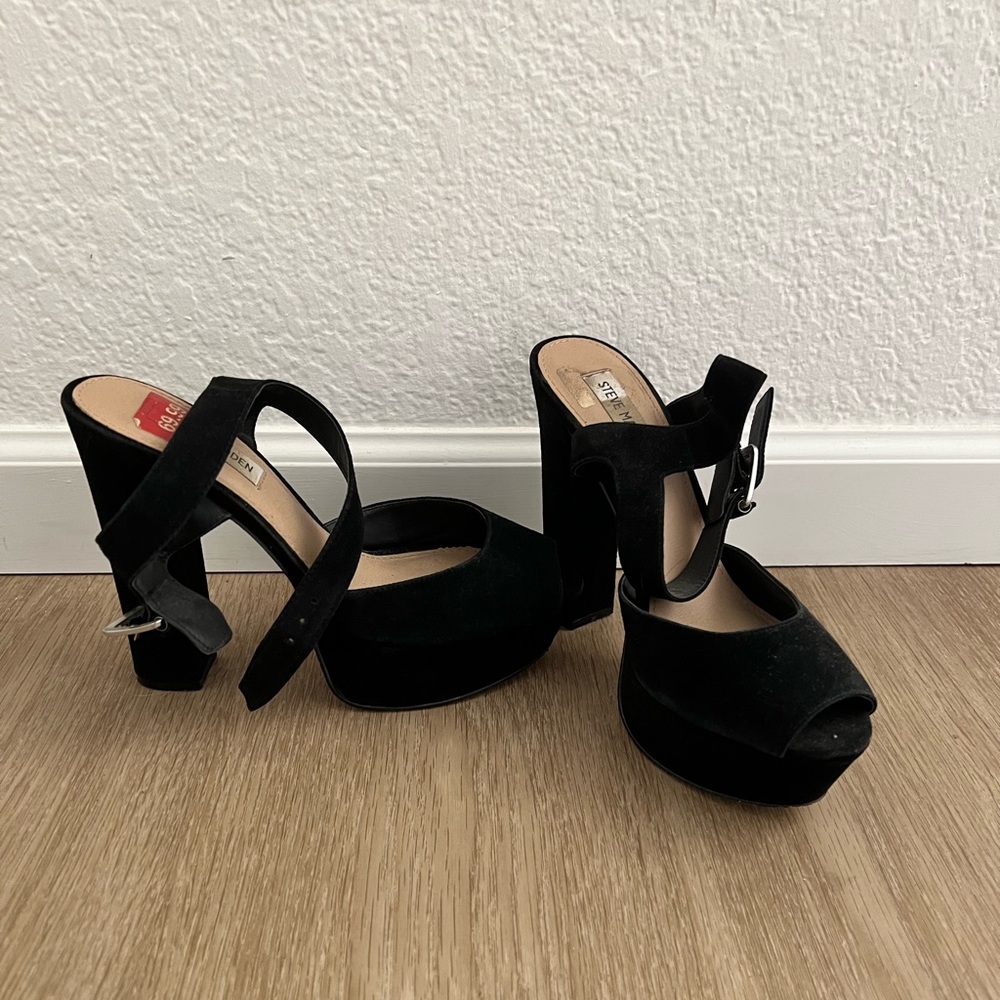 Steve Madden black faux suede heels